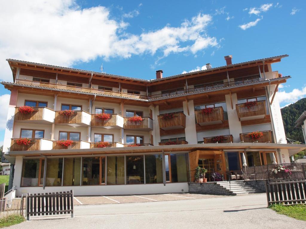 Sporthotel Rasen Rasun di Sotto Exterior photo